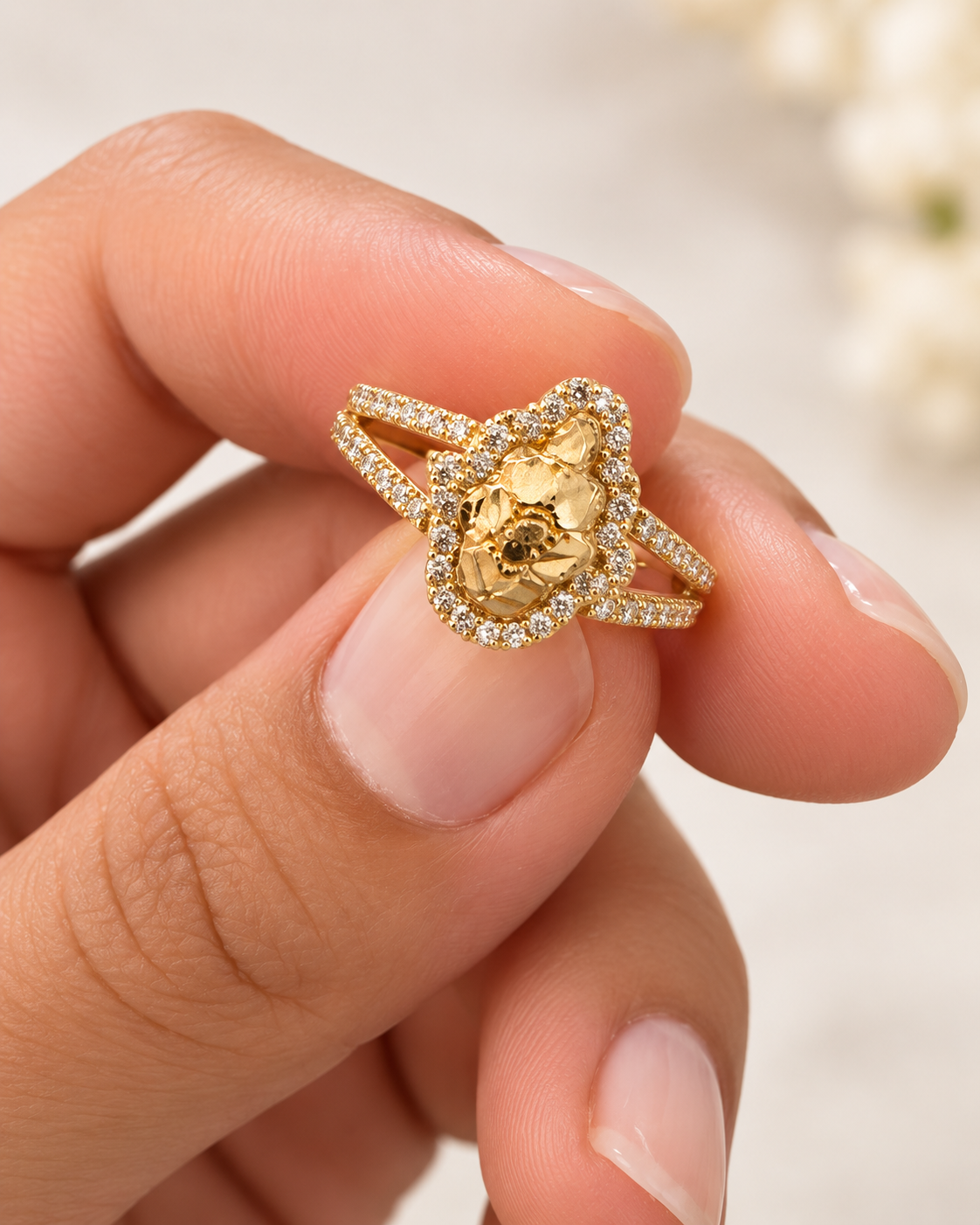anillo de nudet con piedra muy bello y elegante
