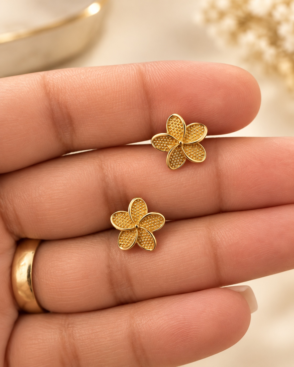 aretes pegados  super lindo de modas