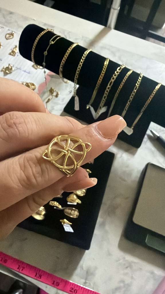 ANILLO DE MUJER MODELO BELLO Y SOLIDO IDELA PARA USO DIARIO